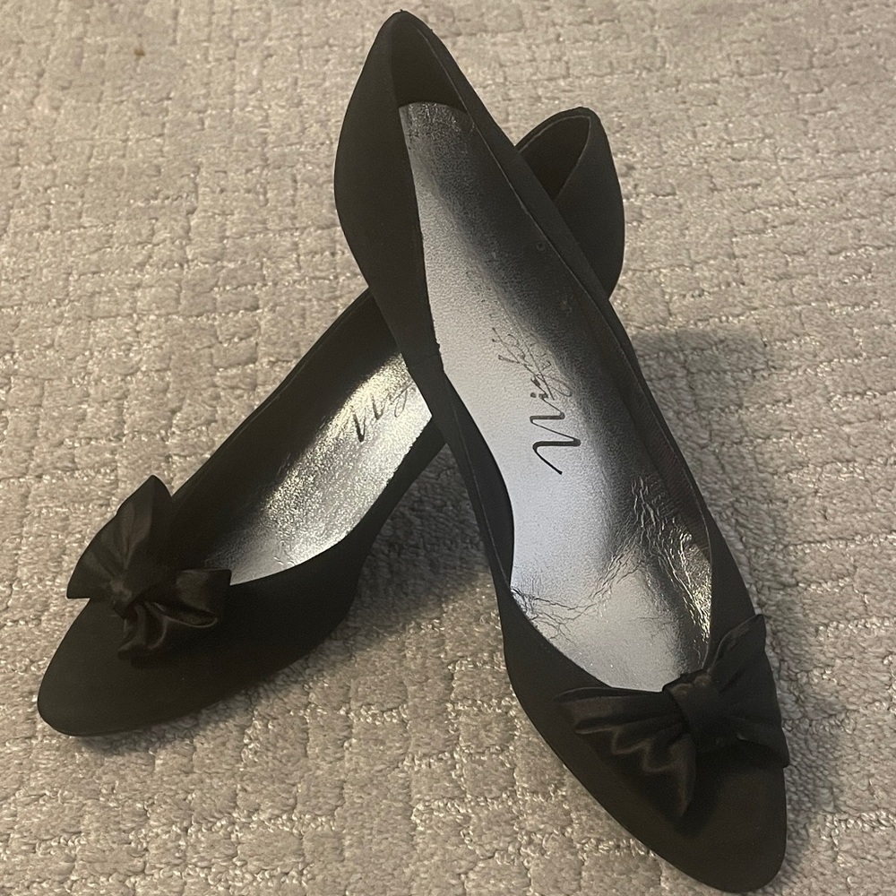 Elegant Black Podeswa Women's Shoes with Bow